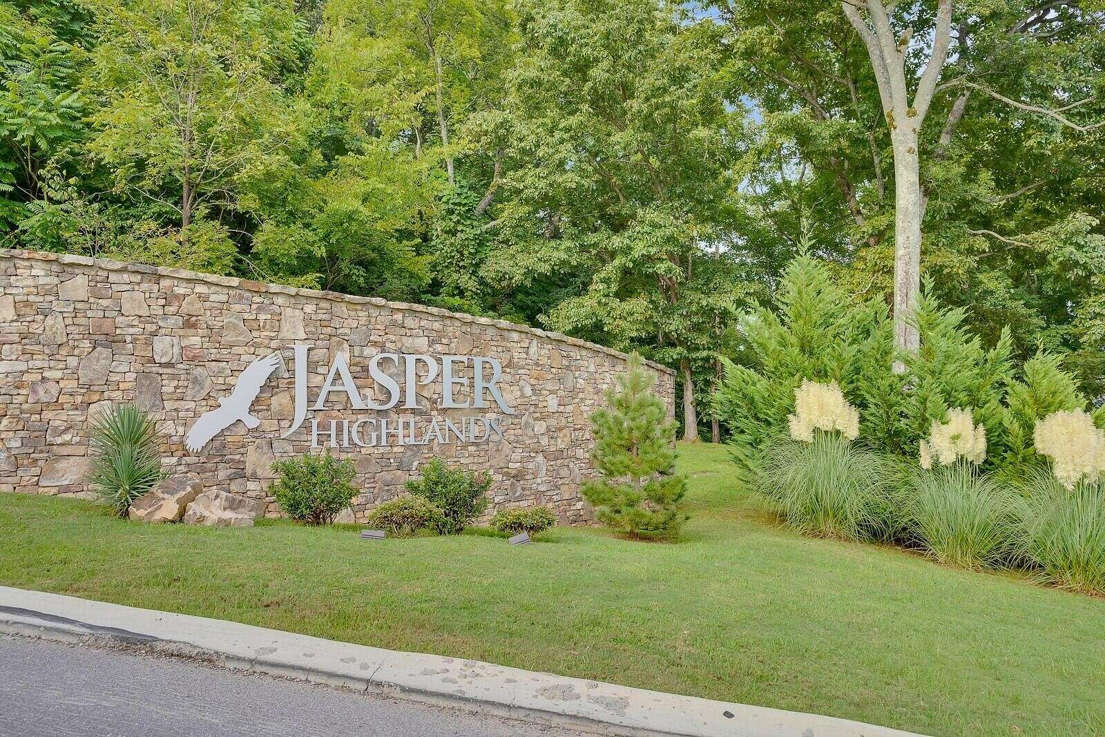 4.7 Acres of Residential Land for Sale in Jasper, Tennessee