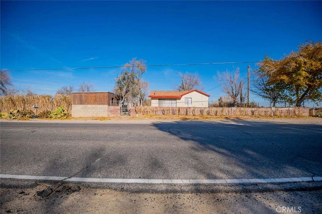 2.8 Acres of Residential Land with Home for Sale in Littlerock, California