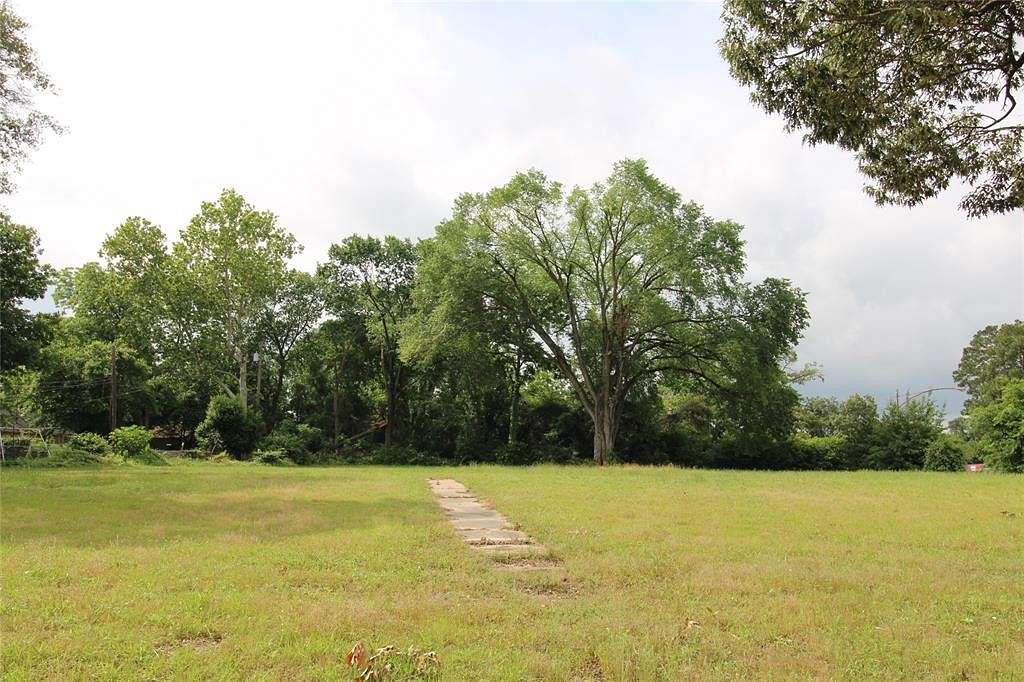 0.83 Acres of Commercial Land for Sale in Athens, Texas