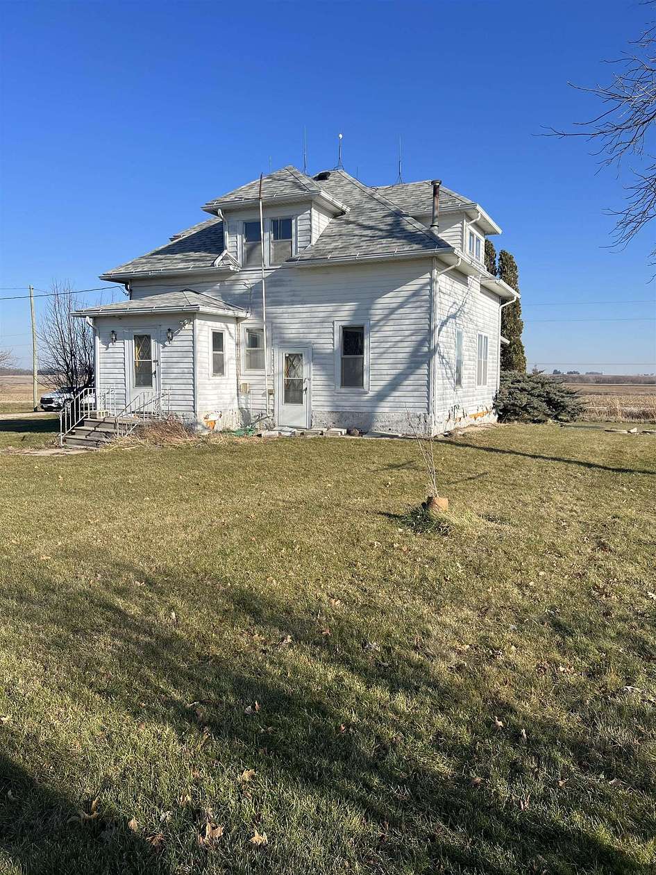 2 Acres of Residential Land with Home for Sale in Oelwein, Iowa