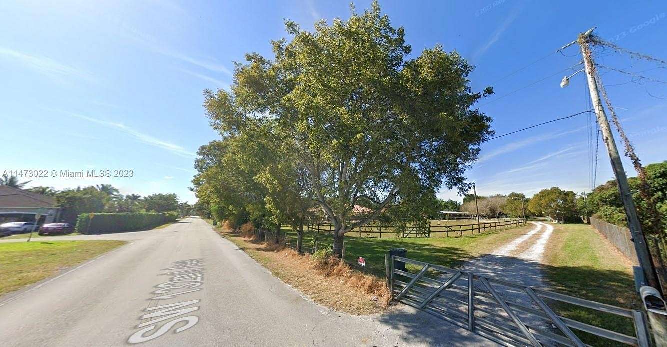 2.5 Acres of Residential Land for Sale in Miami, Florida