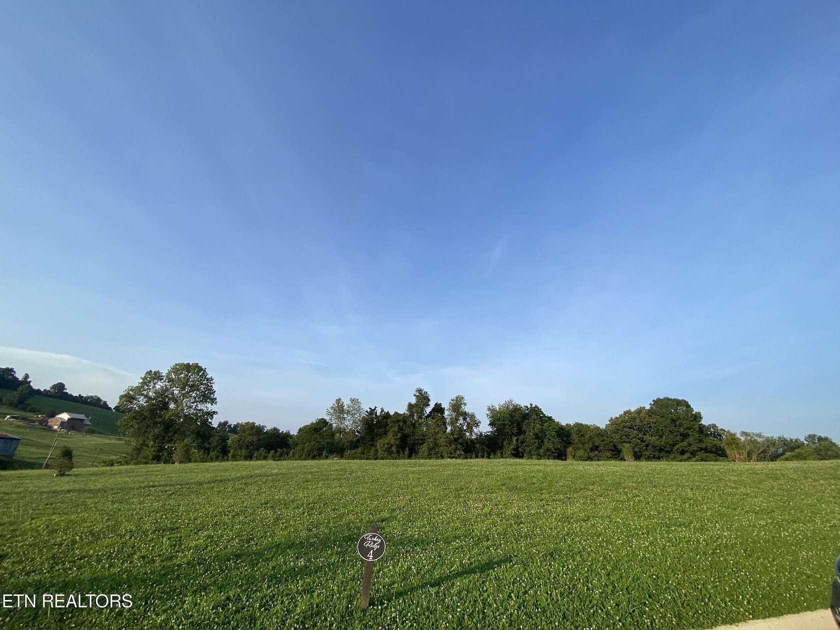 1 Acre of Residential Land for Sale in Piney Flats, Tennessee