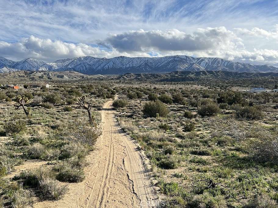 8.7 Acres of Land for Sale in Pearblossom, California