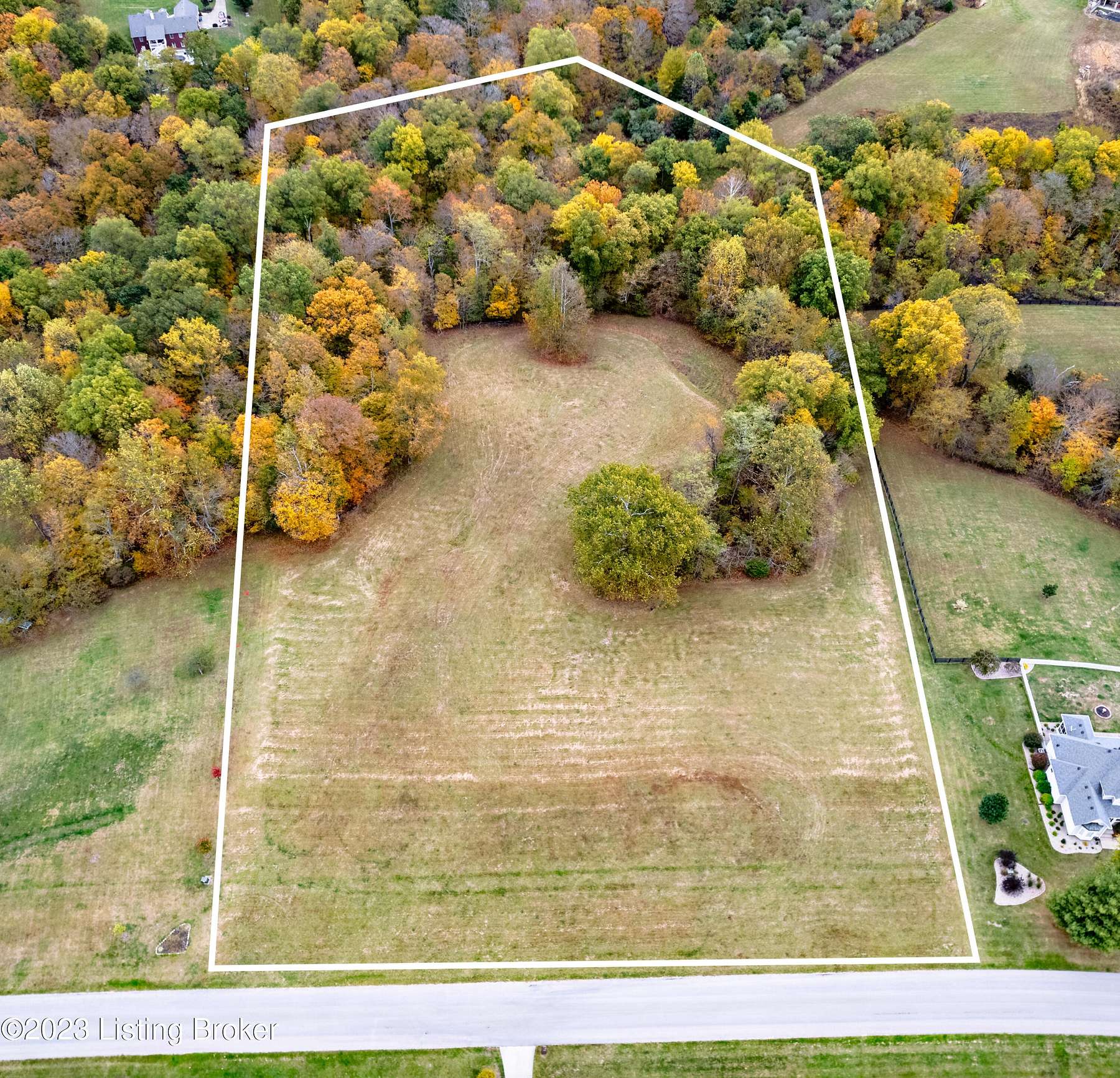 7 Acres of Residential Land for Sale in Shelbyville, Kentucky