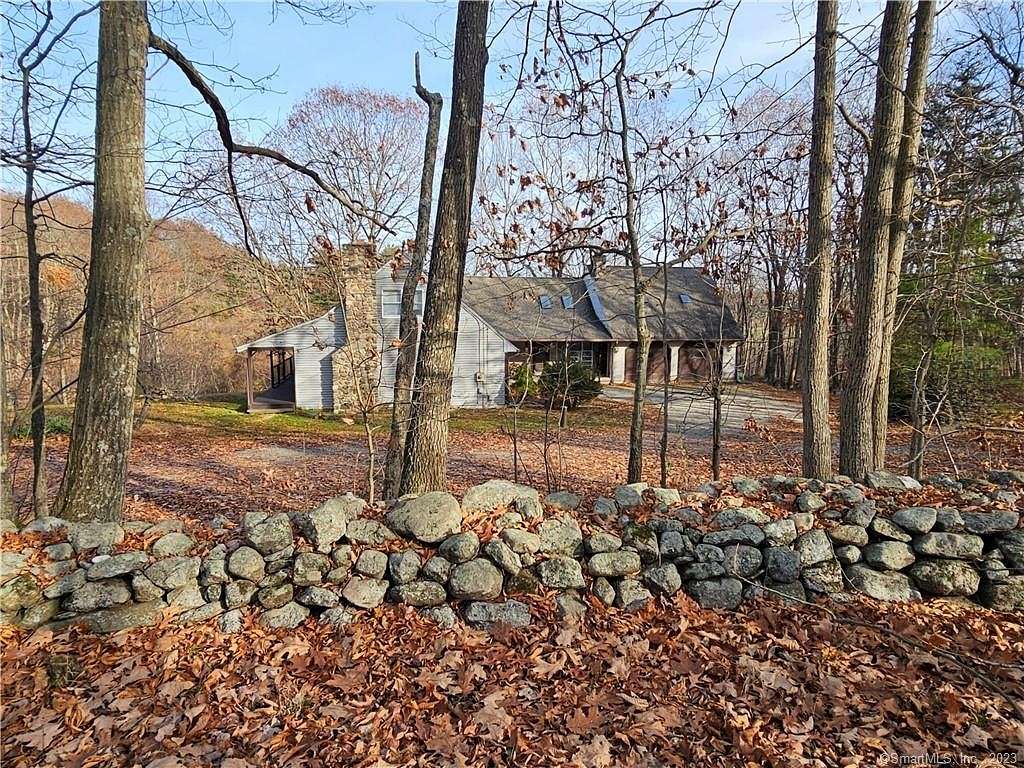 4.9 Acres of Residential Land with Home for Sale in Woodbury, Connecticut