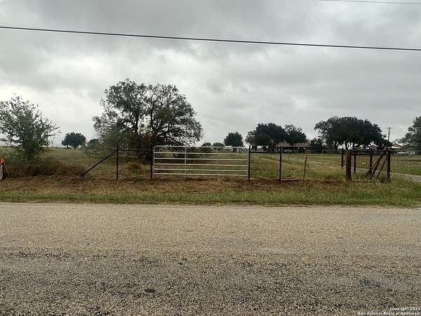 7 Acres of Land for Sale in St. Hedwig, Texas