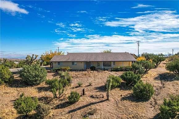 2.2 Acres of Residential Land with Home for Sale in Yucca Valley, California