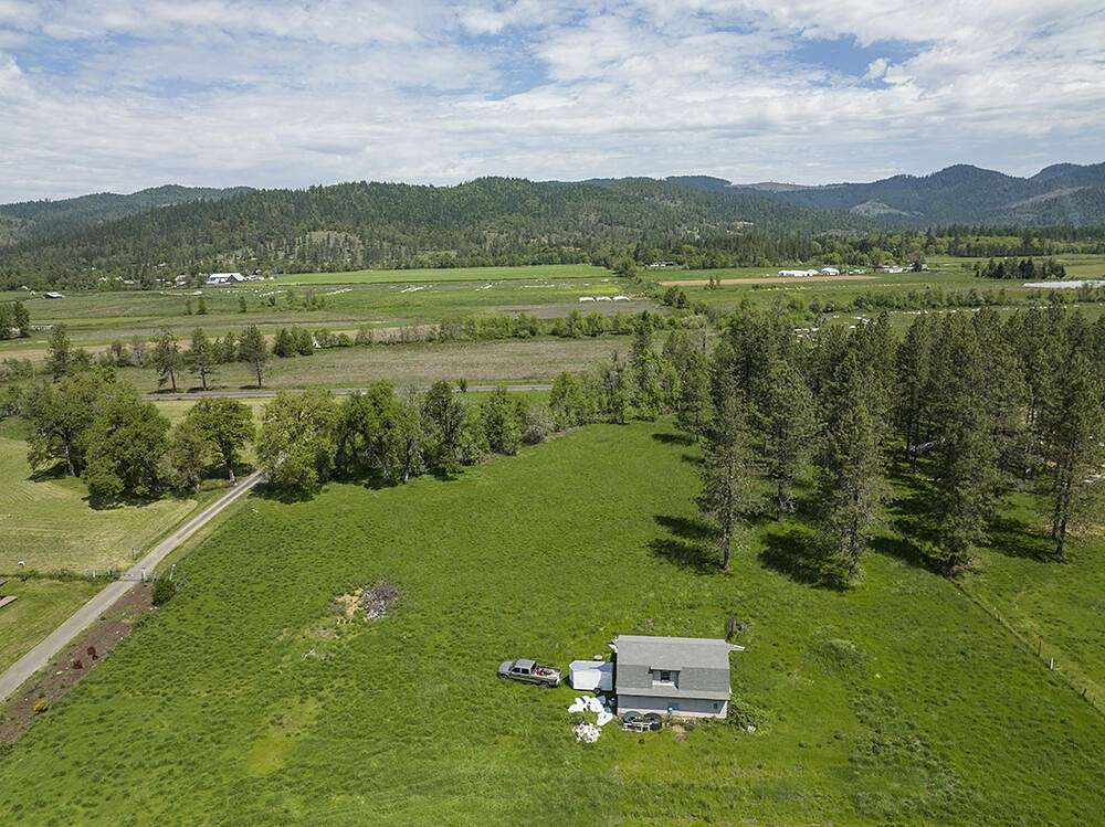 5 Acres of Residential Land for Sale in Cave Junction, Oregon