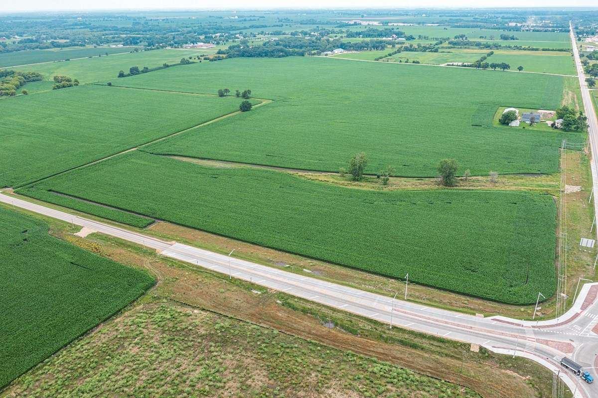 139 Acres of Agricultural Land for Sale in Marengo, Illinois