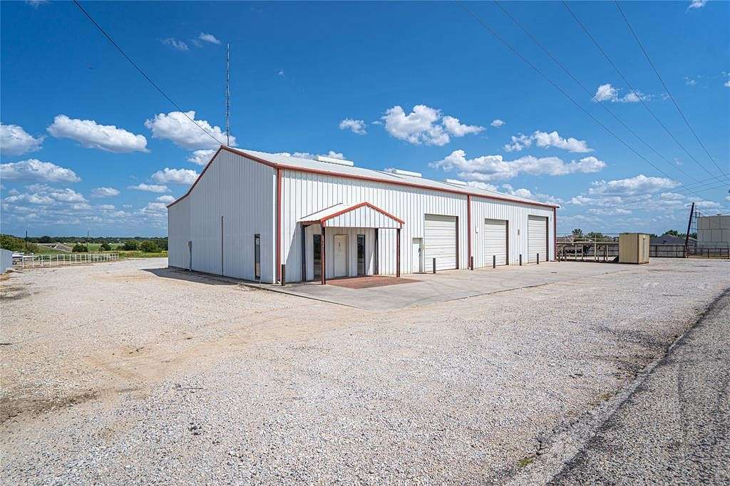 4.17 Acres of Mixed-Use Land for Sale in Alvord, Texas