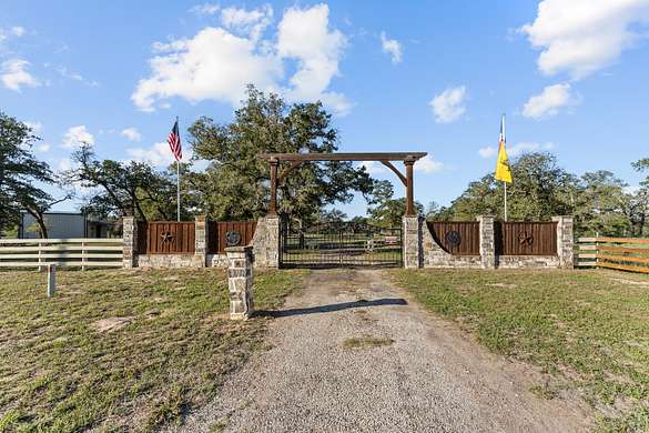 32 Acres of Land for Sale in Victoria, Texas
