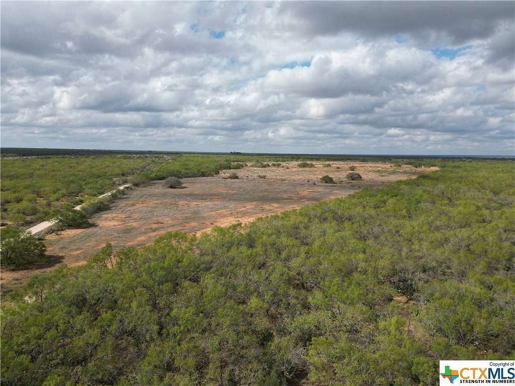 120.08 Acres of Land for Sale in Charlotte, Texas