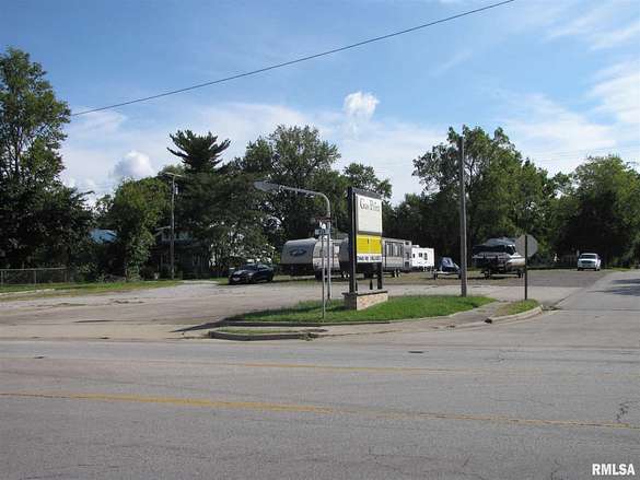 0.61 Acres of Commercial Land for Sale in Salem, Illinois