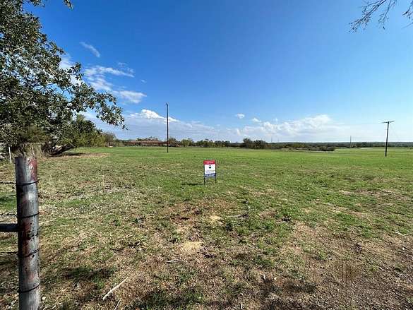 25 Acres of Agricultural Land for Sale in Bridgeport, Texas
