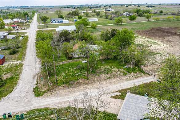 10.4 Acres of Land with Home for Sale in Hamilton, Texas