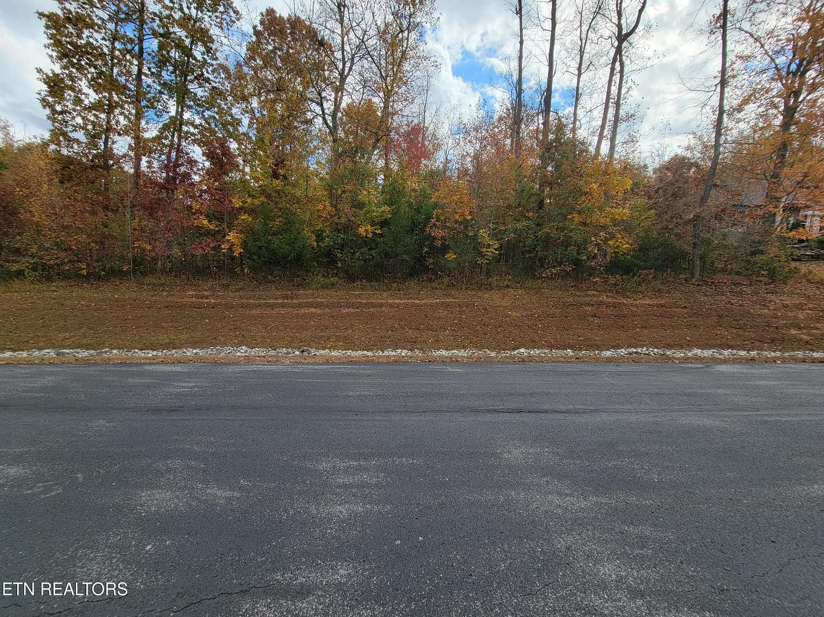 0.8 Acres of Land for Sale in Rockwood, Tennessee