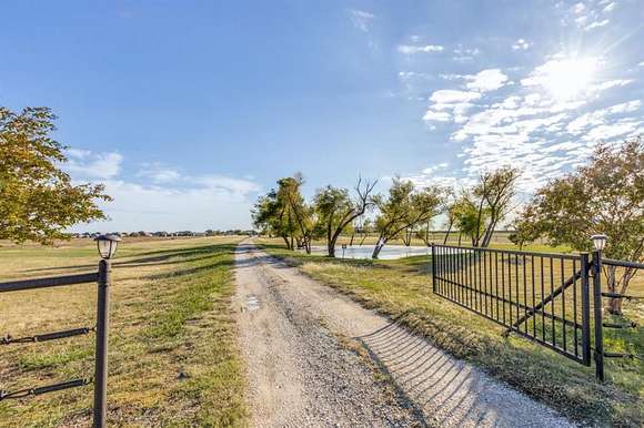 10.3 Acres of Improved Mixed-Use Land for Sale in Nevada, Texas