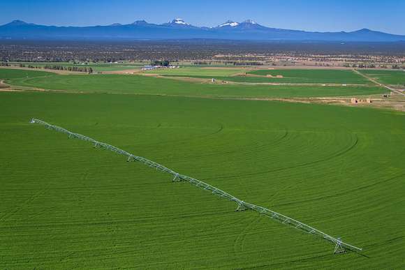990 Acres of Recreational Land & Farm for Sale in Powell Butte, Oregon