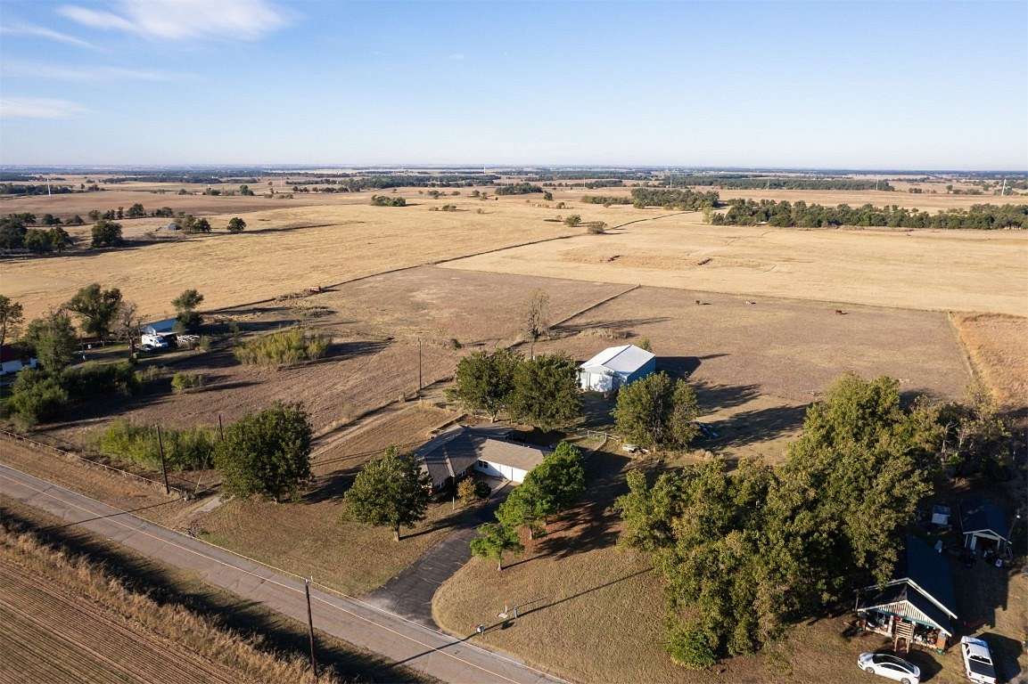4.6 Acres of Residential Land with Home for Sale in Crescent, Oklahoma