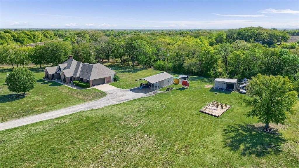 11 Acres of Improved Mixed-Use Land for Sale in Gunter, Texas