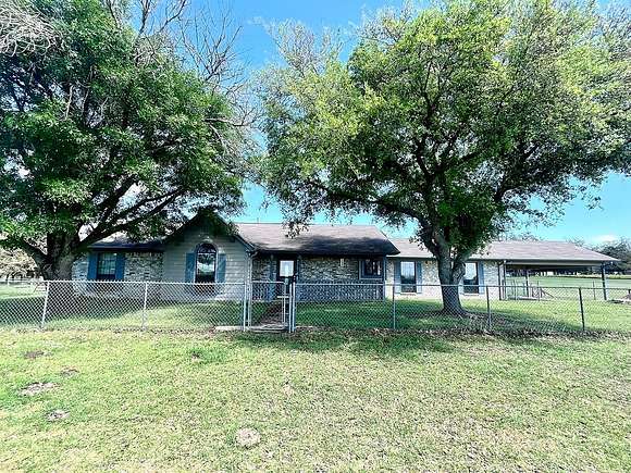 6 Acres of Land with Home for Sale in Paige, Texas