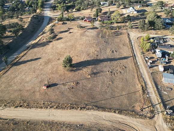 2.5 Acres of Residential Land for Sale in Caliente, California