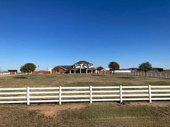 30 Acres of Agricultural Land with Home for Sale in Plainview, Texas