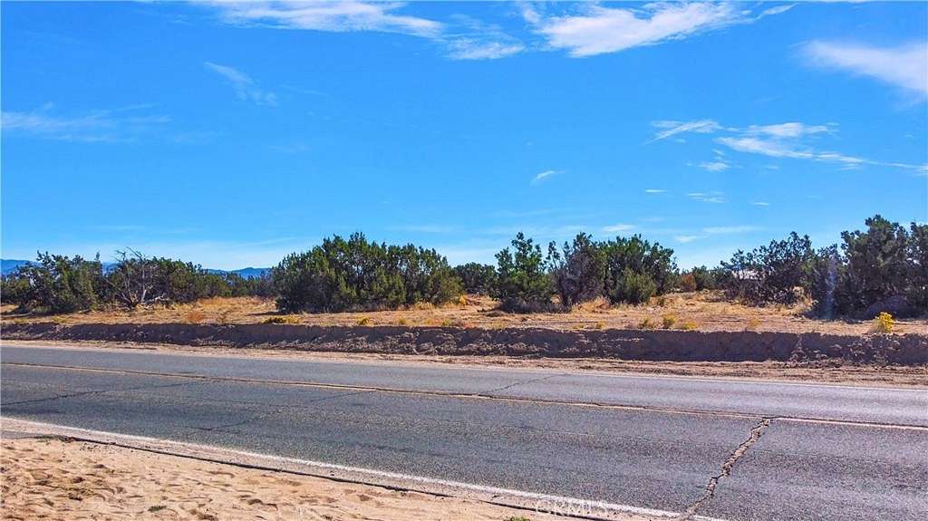 2 Acres of Land for Sale in Oak Hills, California