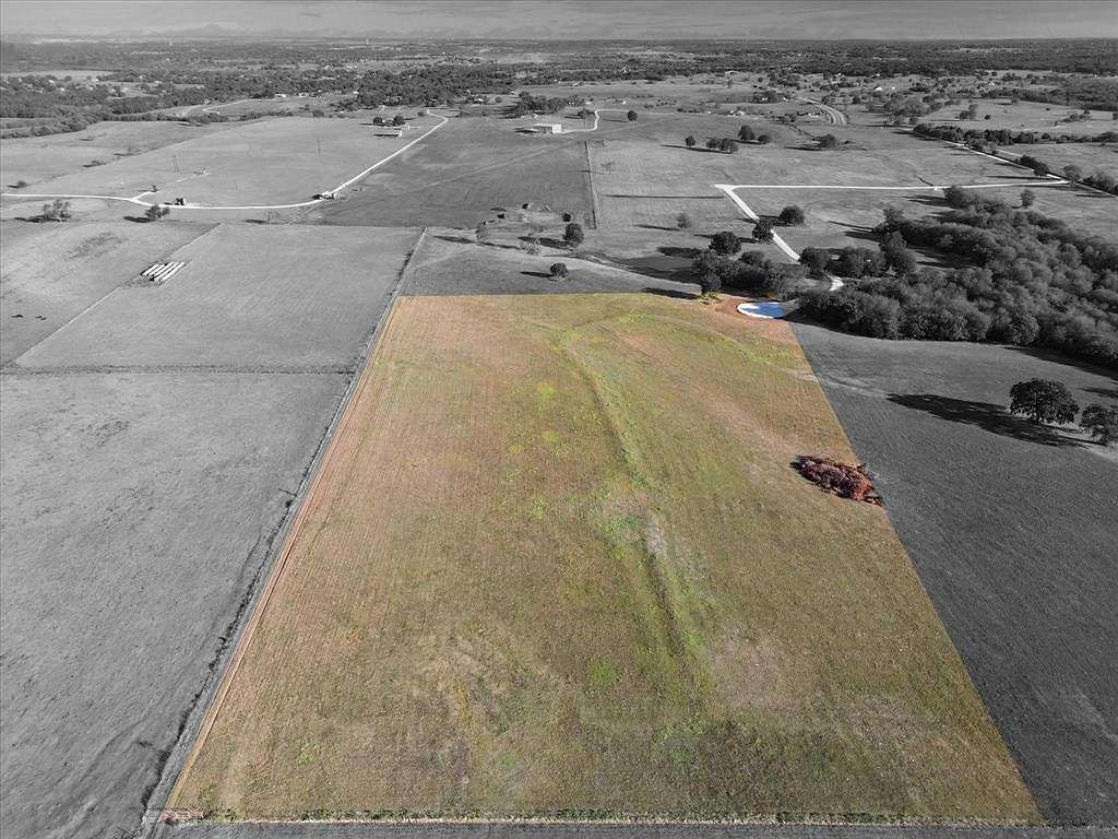 11 Acres of Land for Sale in Gainesville, Texas