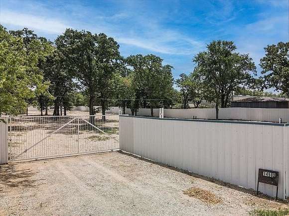 1.3 Acres of Commercial Land for Sale in Denton, Texas