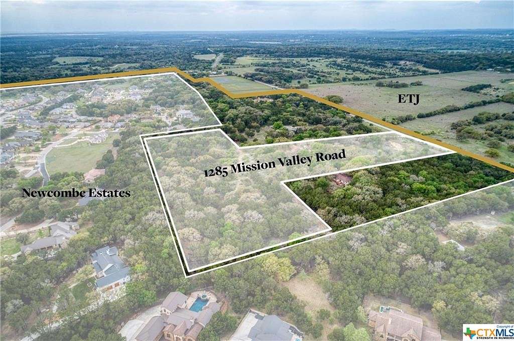 11.8 Acres of Land with Home for Sale in New Braunfels, Texas