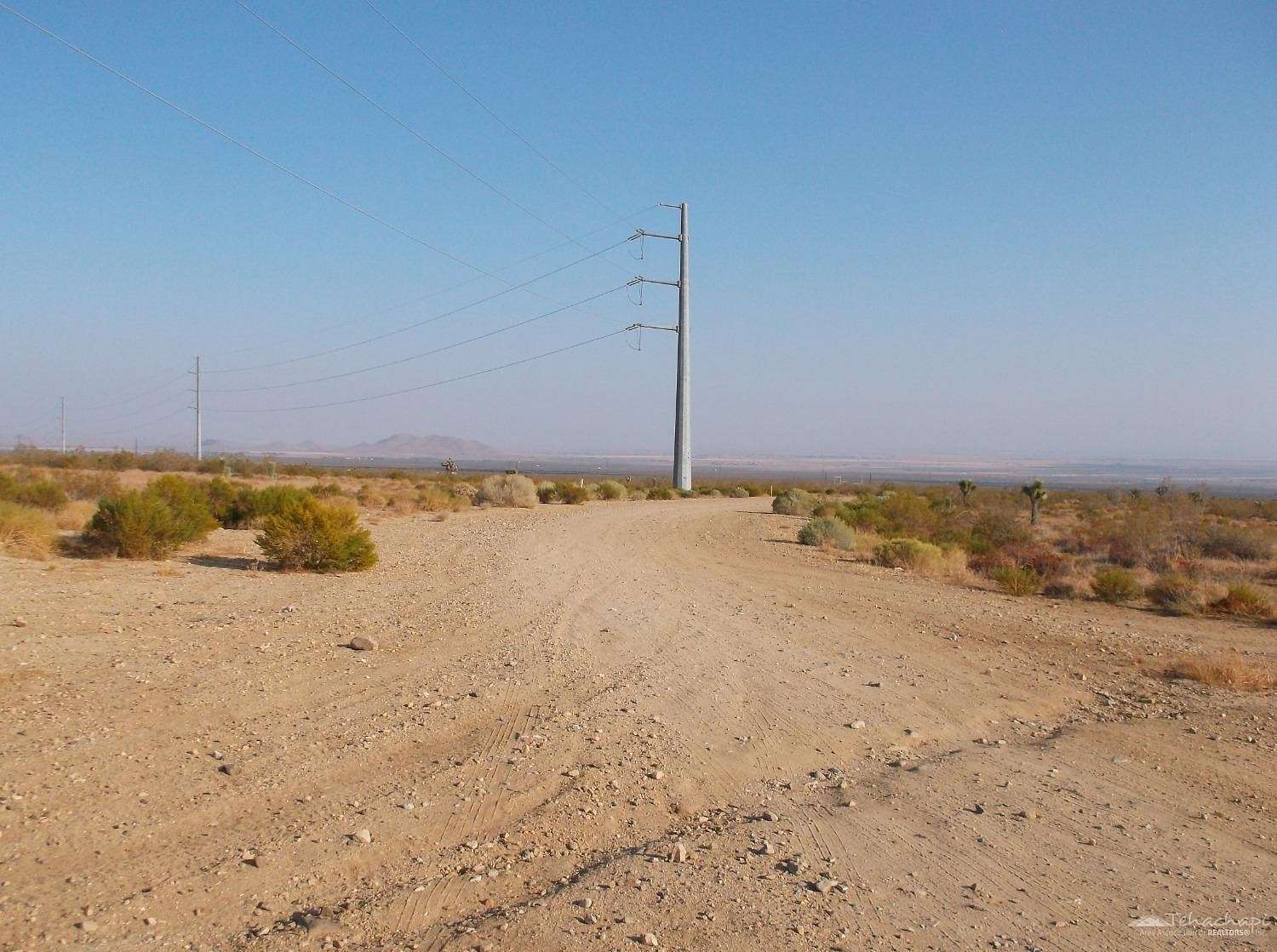 20 Acres of Land for Sale in Rosamond, California