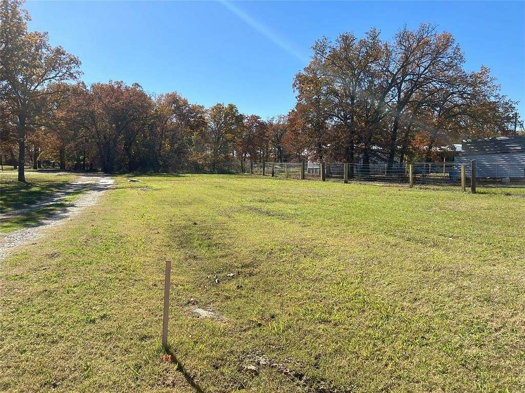 1 Acre of Mixed-Use Land for Sale in West Tawakoni, Texas