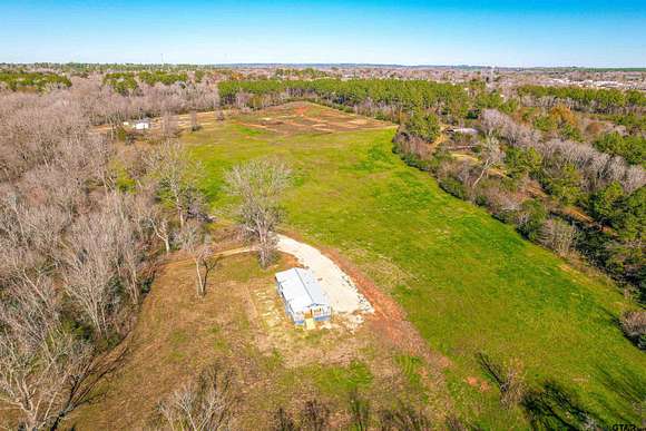 15 Acres of Land with Home for Sale in Alto, Texas