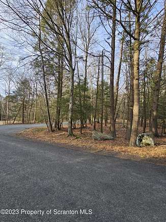 0.33 Acres of Residential Land for Sale in Lake Ariel, Pennsylvania