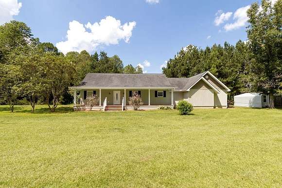 8 Acres of Residential Land with Home for Sale in Jesup, Georgia
