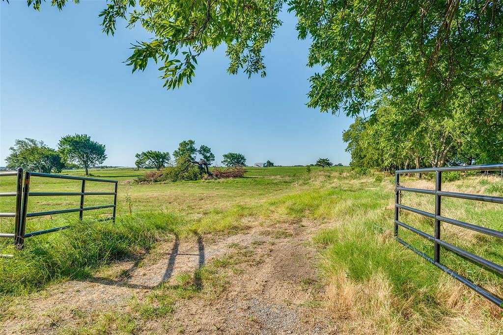 25.9 Acres of Agricultural Land for Sale in Pilot Point, Texas