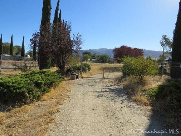 1.6 Acres of Commercial Land for Sale in Tehachapi, California