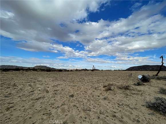 5 Acres of Improved Residential Land for Sale in Landers, California
