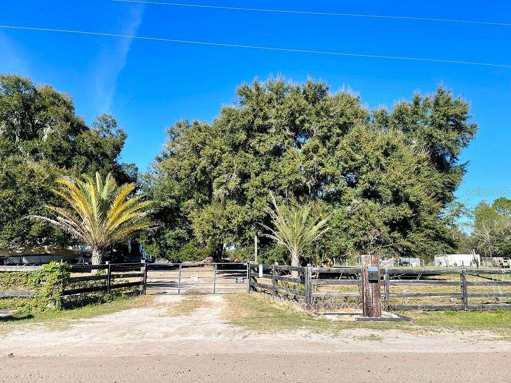 9.3 Acres of Residential Land with Home for Sale in Umatilla, Florida