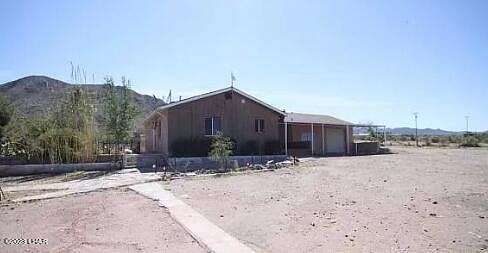 2.5 Acres of Residential Land with Home for Sale in Dolan Springs, Arizona