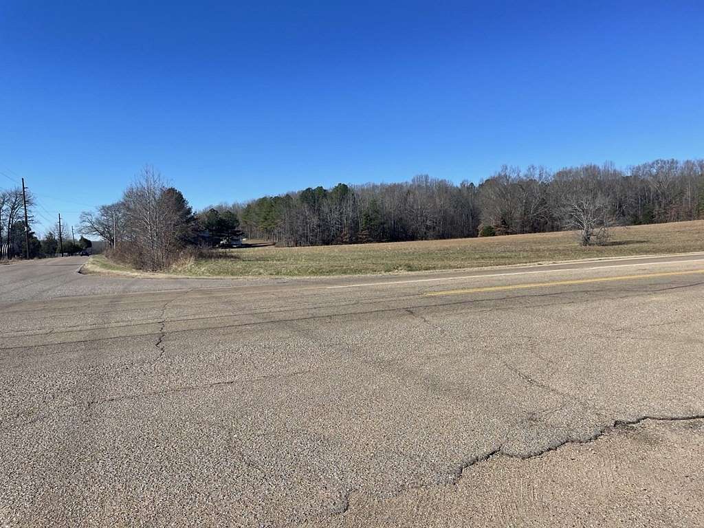 7 Acres of Mixed-Use Land for Sale in Paris, Tennessee