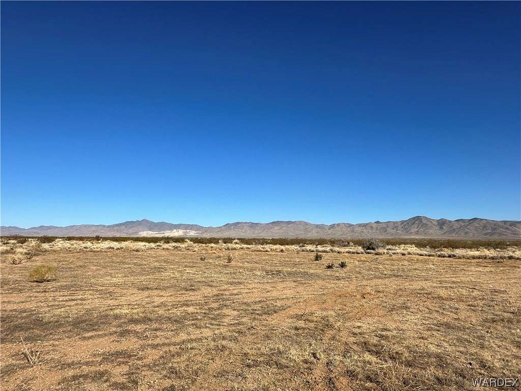 40 Acres of Land for Sale in Golden Valley, Arizona