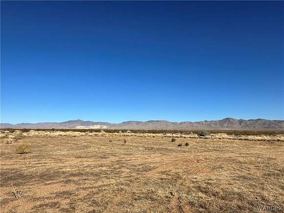 40 Acres of Land for Sale in Golden Valley, Arizona