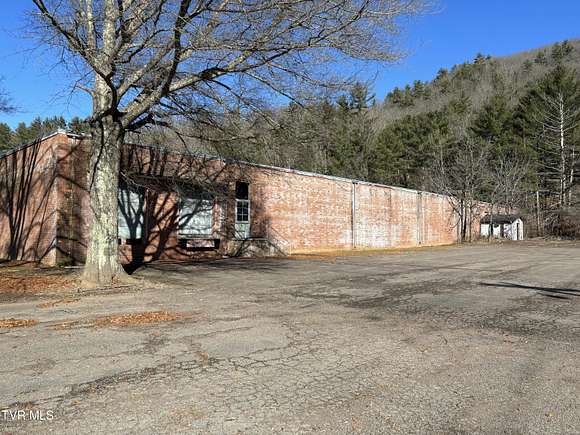 7.9 Acres of Improved Commercial Land for Sale in Mountain City, Tennessee