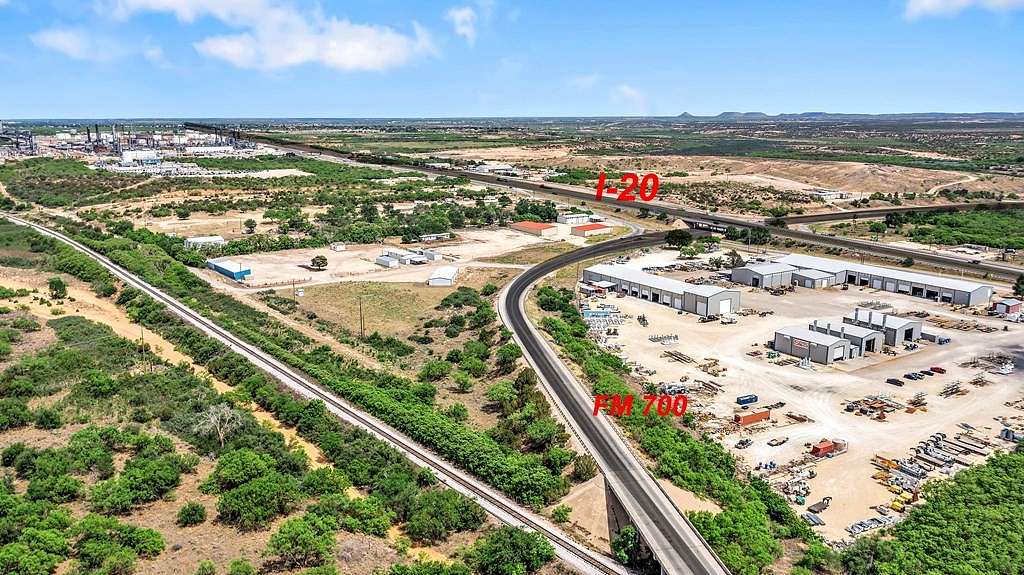 10.7 Acres of Improved Commercial Land for Sale in Big Spring, Texas