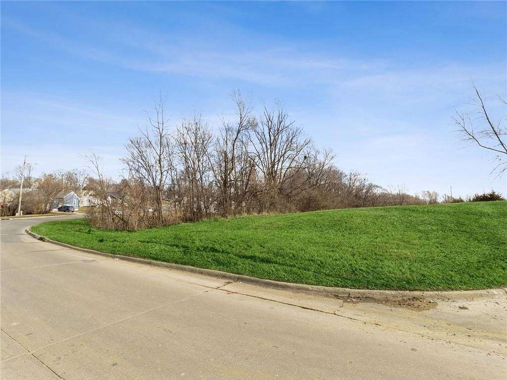 4.6 Acres of Residential Land for Sale in Newton, Iowa