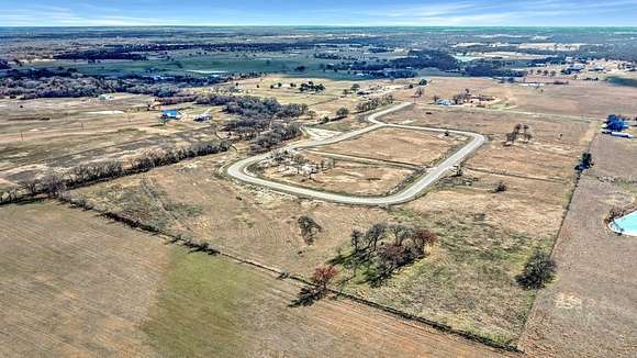 2 Acres of Residential Land for Sale in Whitesboro, Texas