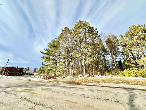 0.91 Acres of Land for Sale in Iron Mountain, Michigan
