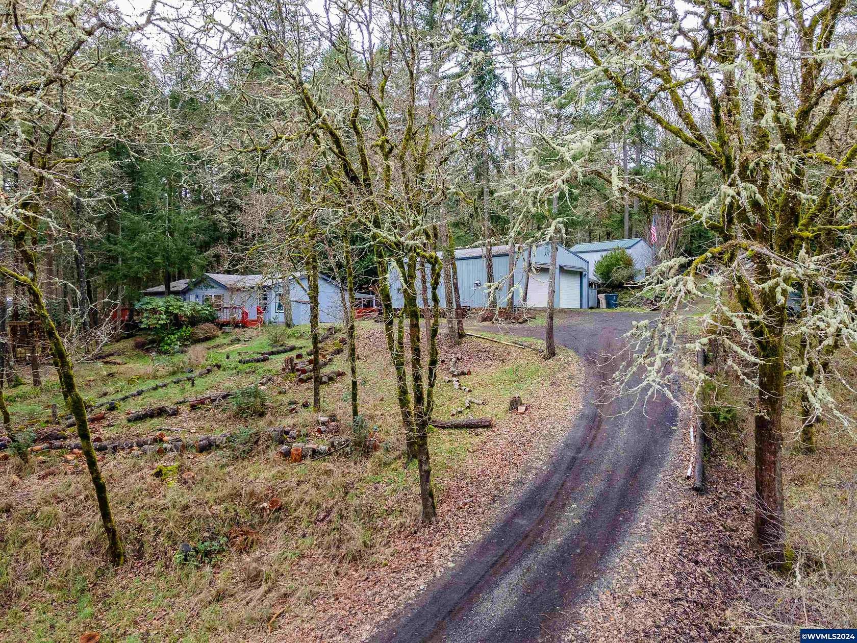 2.8 Acres of Residential Land with Home for Sale in Lebanon, Oregon